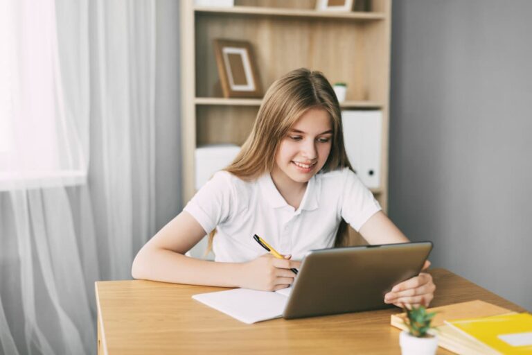 Gagner du temps, économiser de l’espace : les 3 avantages de PDFSmart pour les étudiants